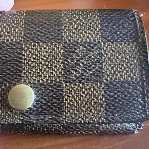 Louis Vuitton Damier Ebene Brown Checkered Key Holder Men or Women - Picture 4 of 16